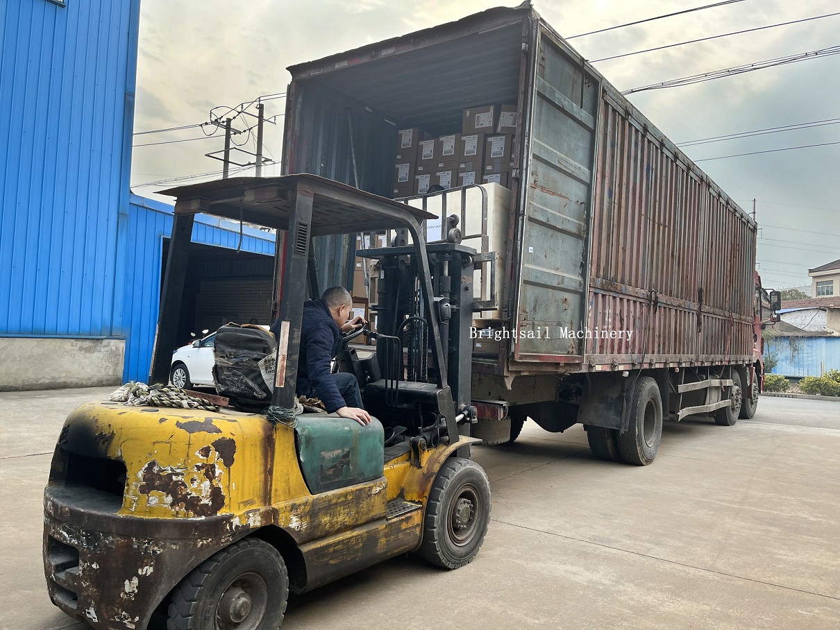 The Powder Sifter For Indonesia Customer Is Being Containered